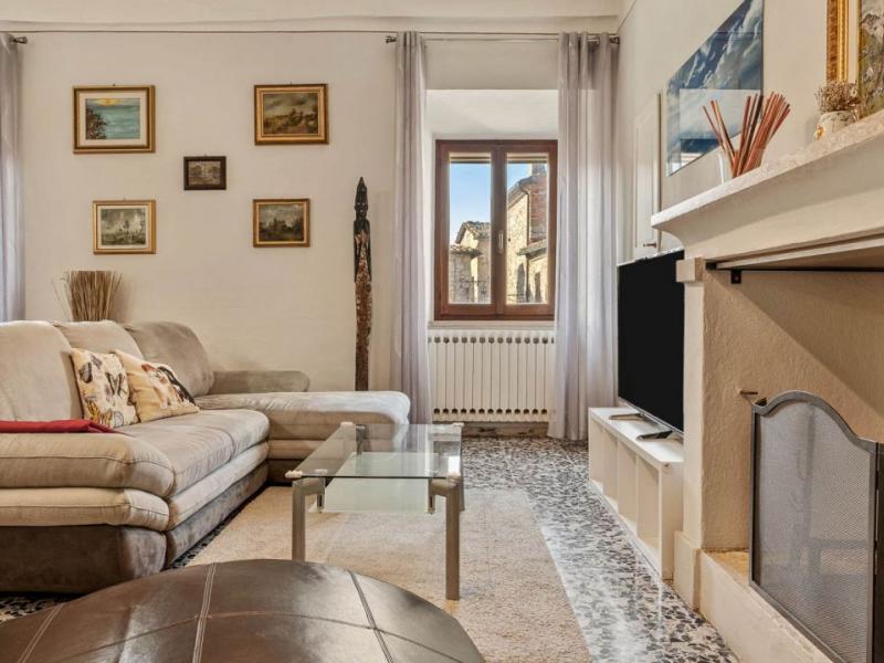 Prestigious Historic Apartment for Sale in Montefollonico, Tuscany , Tuscany 