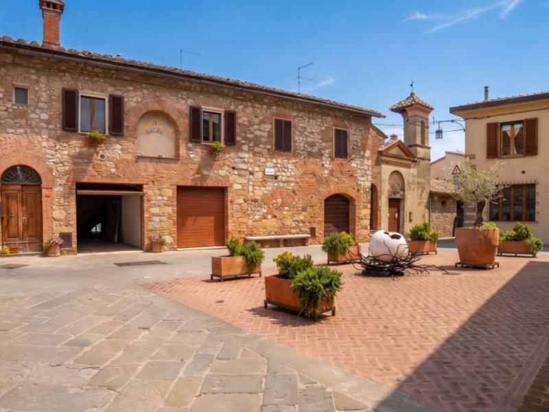 Prestigious Historic Apartment for Sale in Montefollonico, Tuscany , Tuscany 