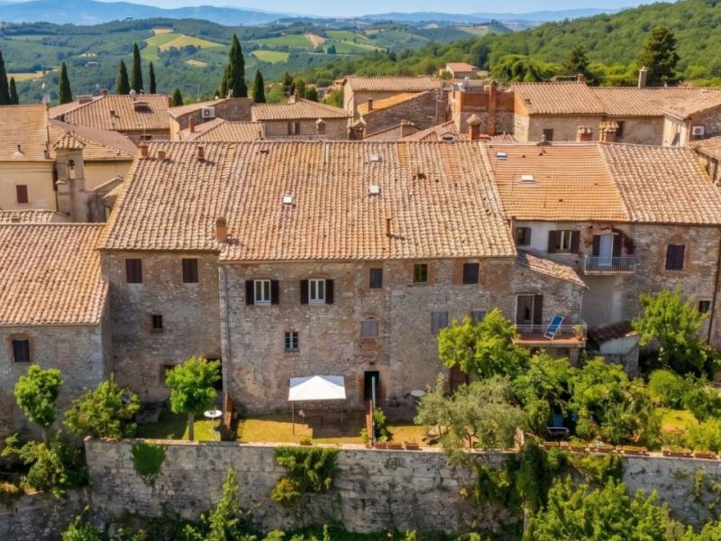 Prestigious Historic Apartment for Sale in Montefollonico, Tuscany , Tuscany 