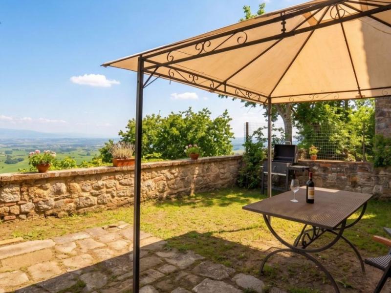 Prestigious Historic Apartment for Sale in Montefollonico, Tuscany , Tuscany 
