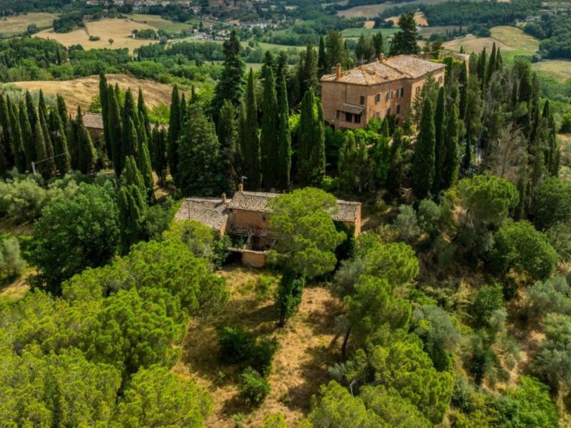 Historic Castle Estate for Sale in Montalcino with 180 Hectares & Luxury Development Potential , Tuscany 