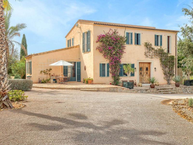 Private Villa with Guest Houses , 