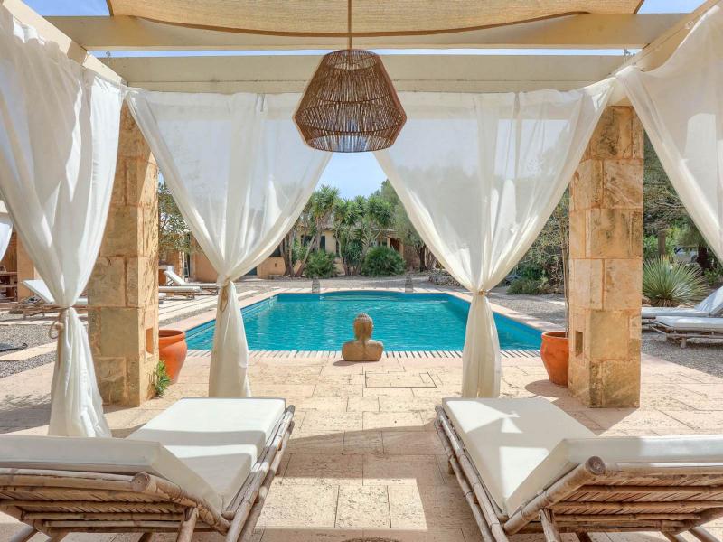 Private Villa with Guest Houses , 