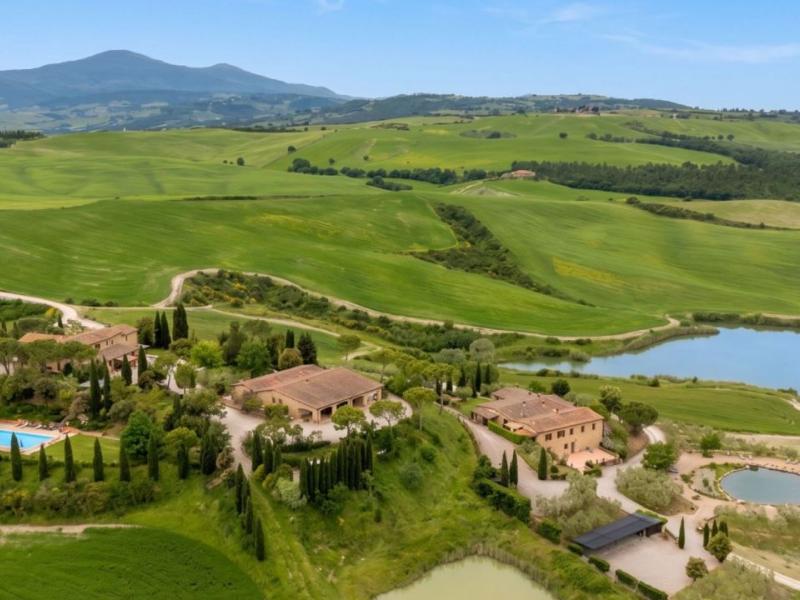 Country House/Farmhouse for sale for sale in Siena - San Quirico d'Orcia , 
