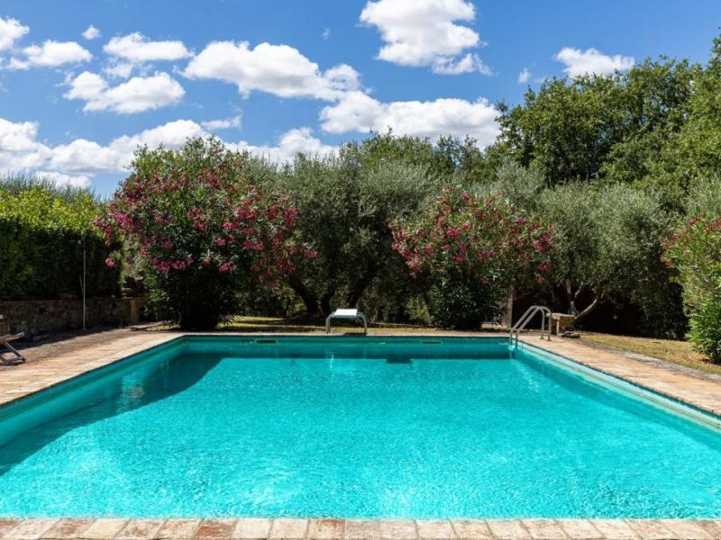 Historic Country Villa with Turret and Pool for Sale in Cortona, Tuscany , Tuscany 