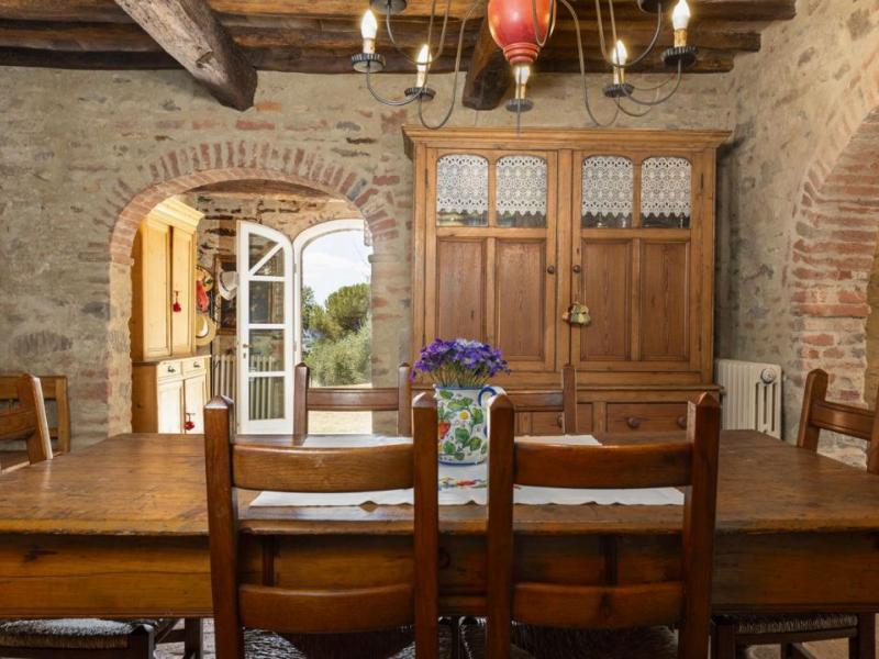 Historic Country Villa with Turret and Pool for Sale in Cortona, Tuscany , Tuscany 
