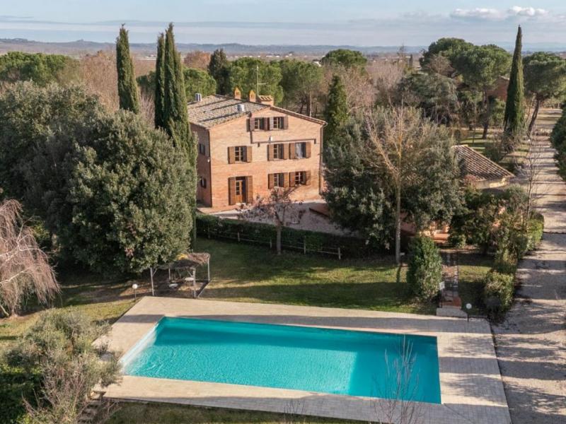 Classic DOCG Winery Estate with 1700s Country Houses – Montepulciano , Tuscany 