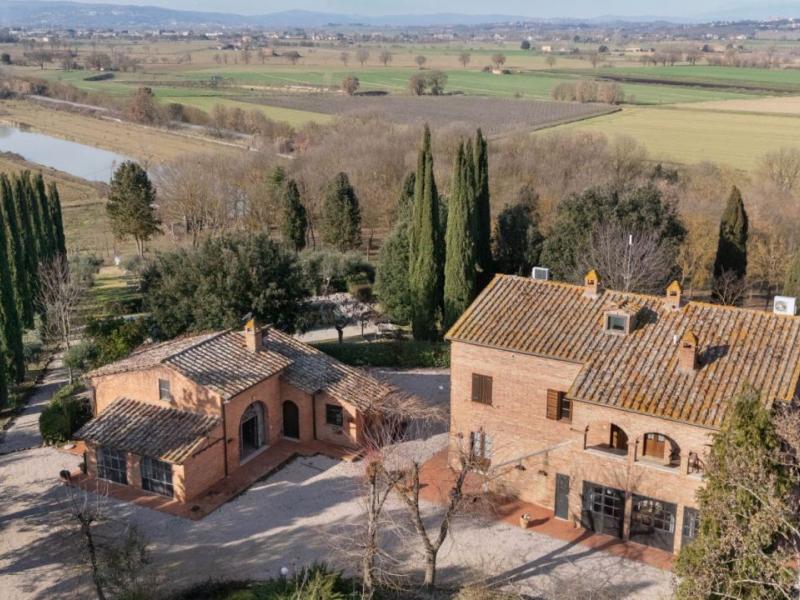 Classic DOCG Winery Estate with 1700s Country Houses – Montepulciano , Tuscany 