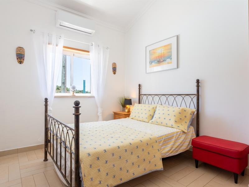 Single Story 4 Bedroom Villa with Large Plot near Paderne , Silves 