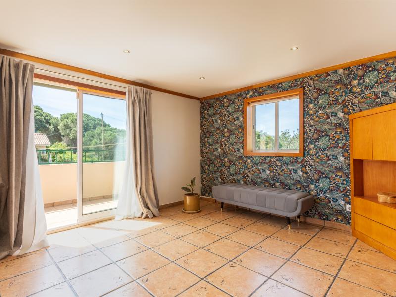 Algarve Villa for Sale in Galé – Coastal Living Near Albufeira , Albufeira 