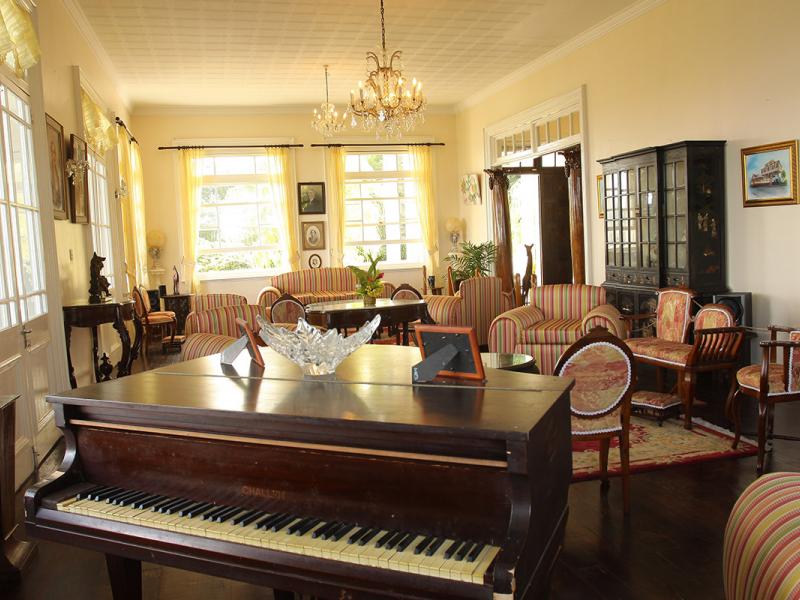 Colonial Hilltop Estate , 