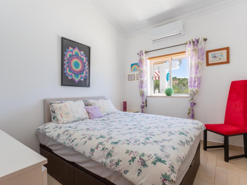 Single Story 4 Bedroom Villa with Large Plot near Paderne , Silves 