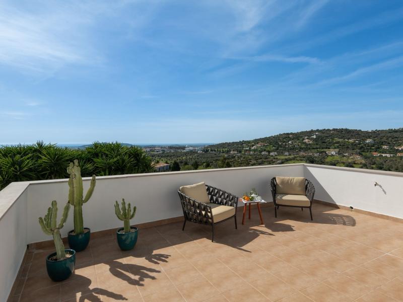 Impressively Spacious Luxury 3 Bedroom Villa in Loulé with Sea Views , Loule 