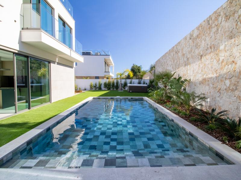 Newly Built 4-Bedroom Villa with Roof Terrace and Marina Views , Albufeira , Algarve 