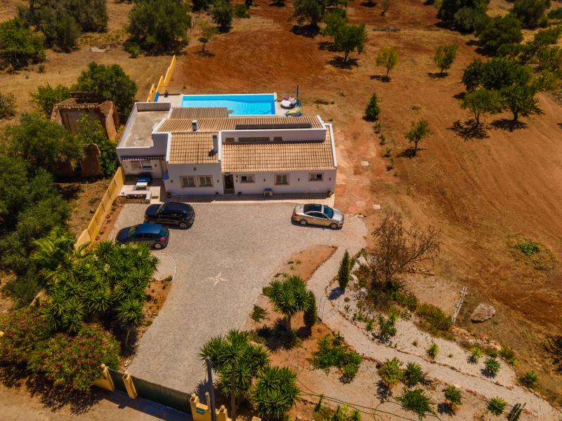 Single Story 4 Bedroom Villa with Large Plot near Paderne , Silves 