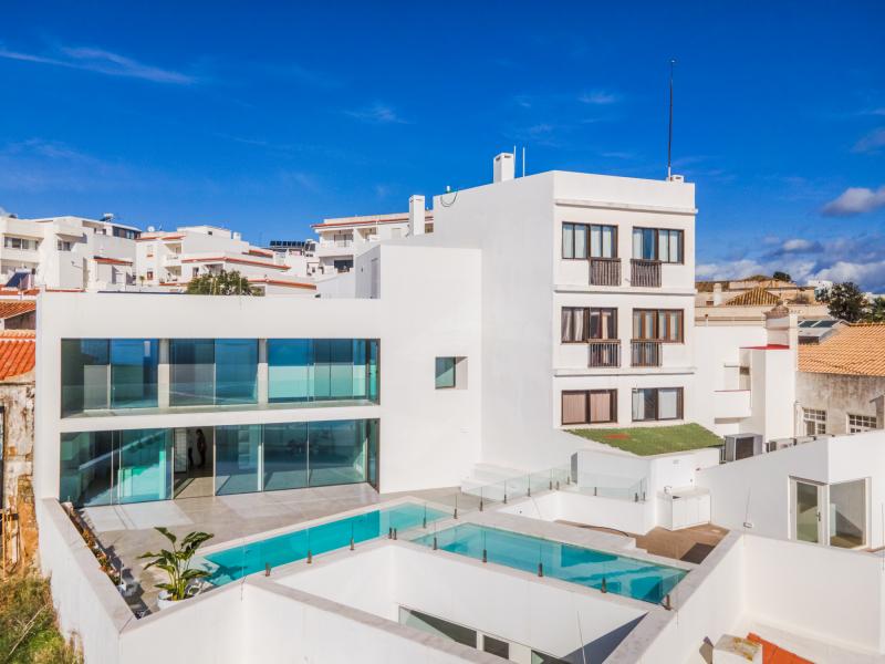 Renovated Contemporary 3-Bedroom Villa , Albufeira 