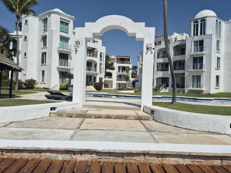 Duplex Penthouse for Sale in Cancun Hotel Zone | Lagoon Views , Quintana Roo 