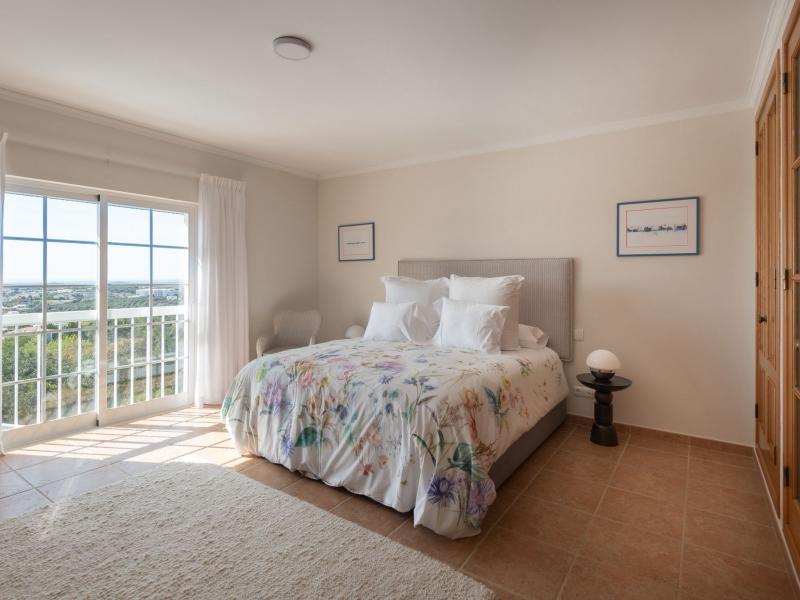 Impressively Spacious Luxury 3 Bedroom Villa in Loulé with Sea Views , Loule 