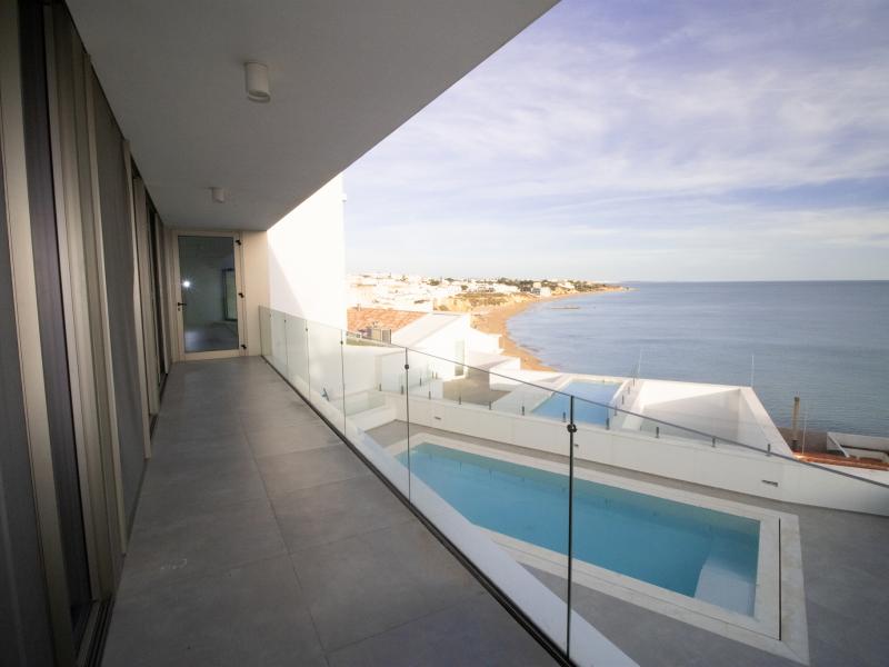 Renovated Contemporary 3-Bedroom Villa , Albufeira 