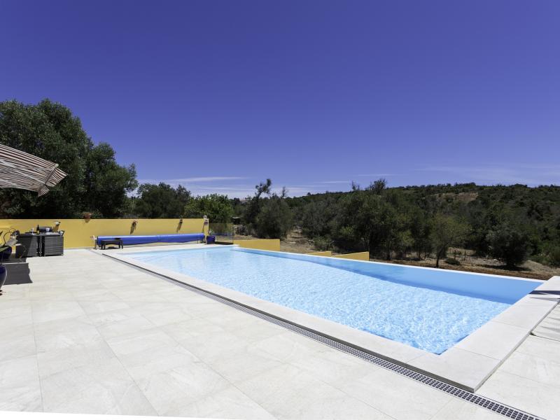 Single Story 4 Bedroom Villa with Large Plot near Paderne , Silves 