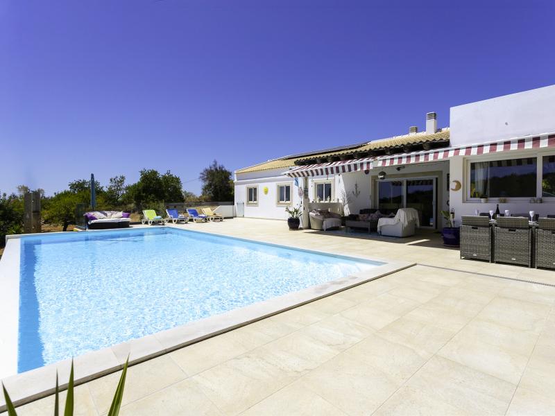 Single Story 4 Bedroom Villa with Large Plot near Paderne , Silves 