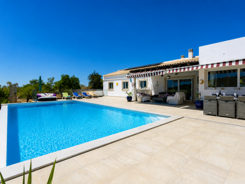 Single Story 4 Bedroom Villa with Large Plot near Paderne , Portugal