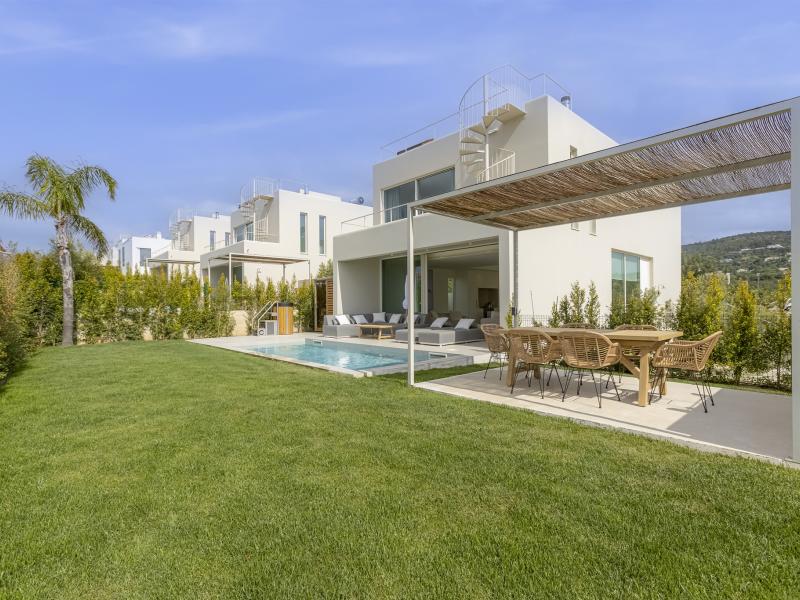 Newly Built Contemporary 3 Bedroom Villa with Sea Views for Sale , Santa Barbara De Nexe 