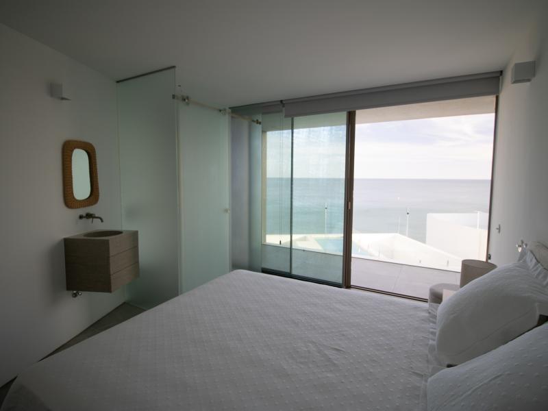 Renovated Contemporary 3-Bedroom Villa , Albufeira 