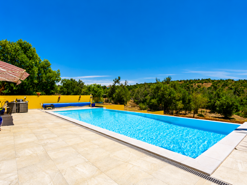 Single Story 4 Bedroom Villa with Large Plot near Paderne , Portugal
