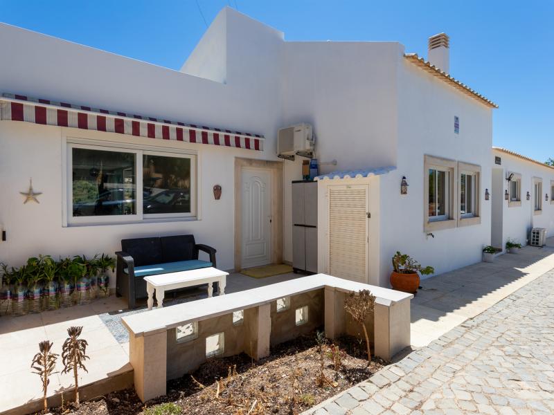 Single Story 4 Bedroom Villa with Large Plot near Paderne , Silves 