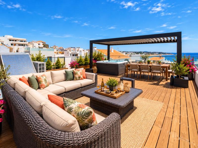 Unique Renovated 3 Bedroom House with Amazing Sea Views in Historical Albufeira , Albufeira 