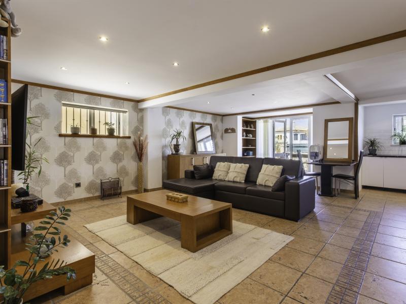 Algarve Villa for Sale in Galé – Coastal Living Near Albufeira , Albufeira 