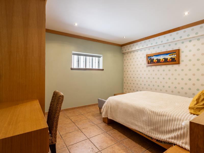 Algarve Villa for Sale in Galé – Coastal Living Near Albufeira | Luxurious bedroom in a real estate listing