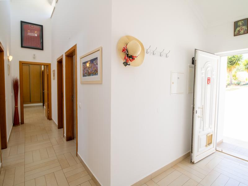 Single Story 4 Bedroom Villa with Large Plot near Paderne , Portugal