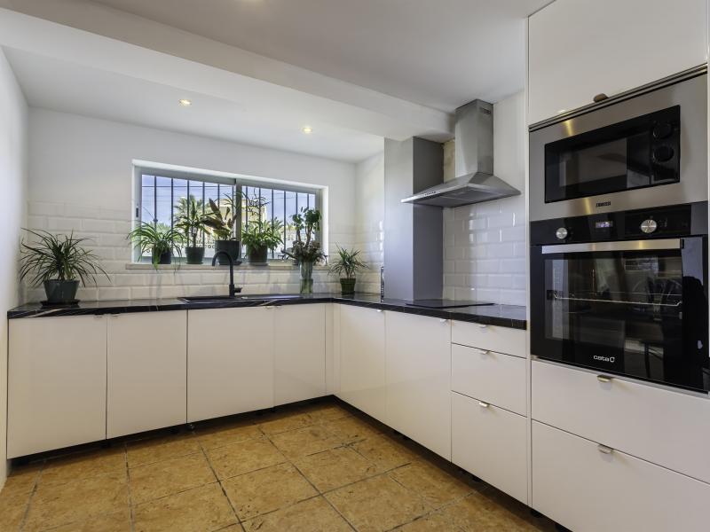 Algarve Villa for Sale in Galé – Coastal Living Near Albufeira , Albufeira 