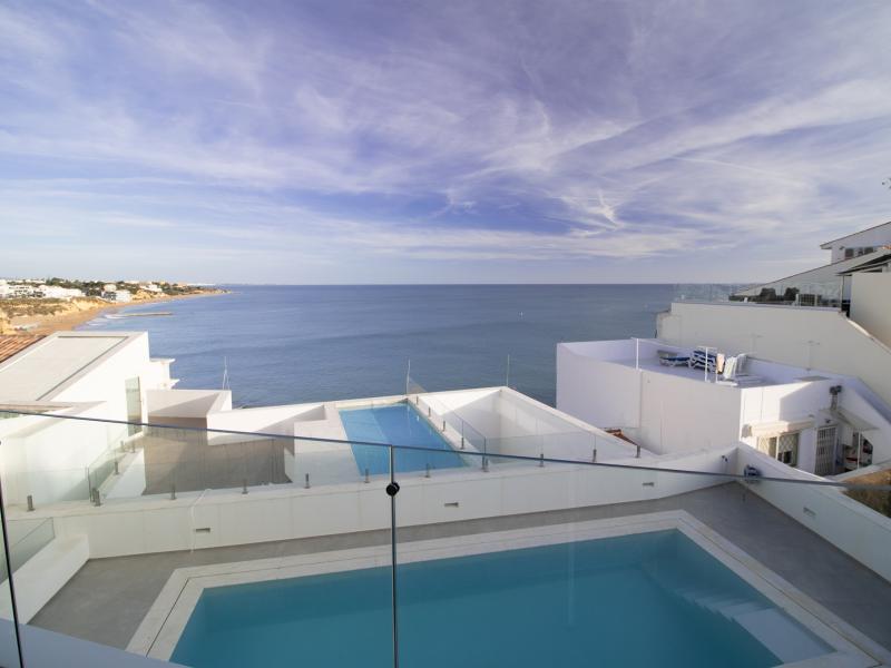 Renovated Contemporary 3-Bedroom Villa , Albufeira 