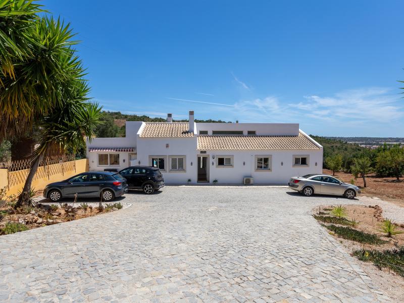 Single Story 4 Bedroom Villa with Large Plot near Paderne , Silves 