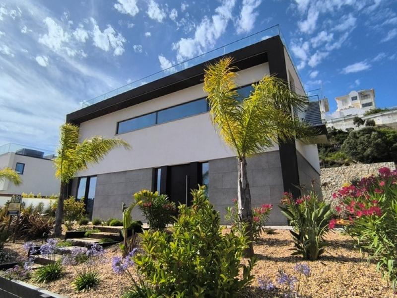 Newly Built 4-Bedroom Villa with Roof Terrace and Marina Views , Albufeira , Algarve 