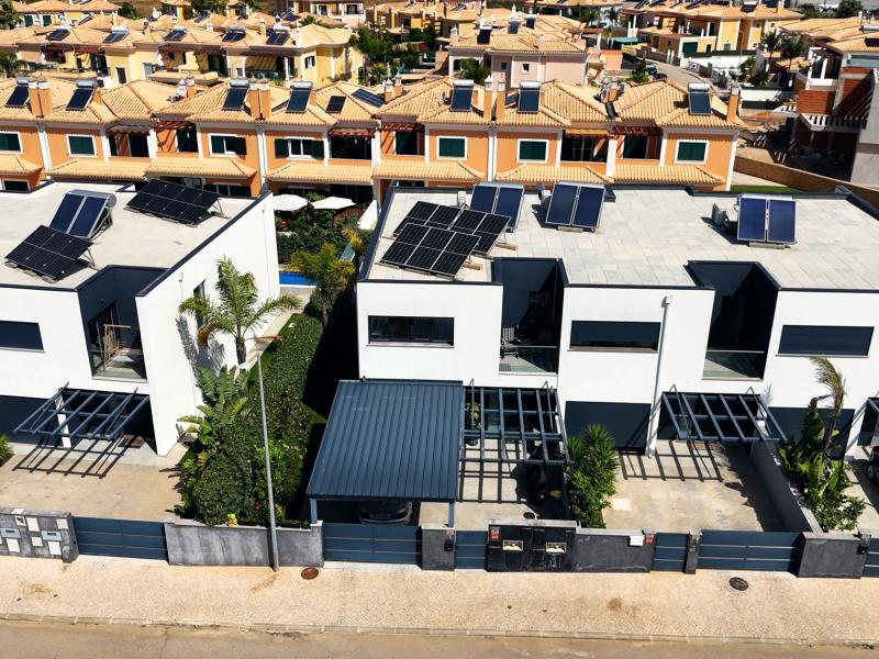 Modern 4-Bedroom Linked Villa Near Guia and Algoz, Central Algarve , Algarve 