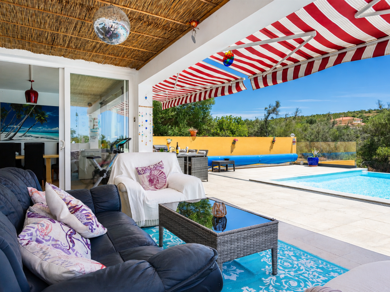 Single Story 4 Bedroom Villa with Large Plot near Paderne , Portugal