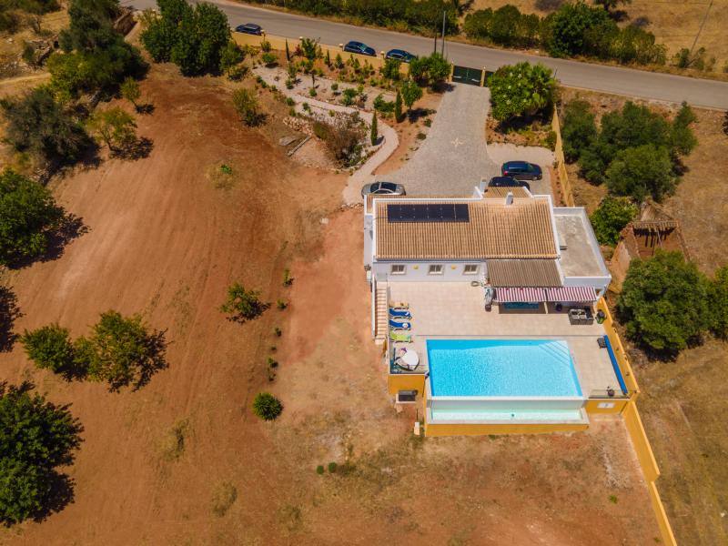 Single Story 4 Bedroom Villa with Large Plot near Paderne , Silves 