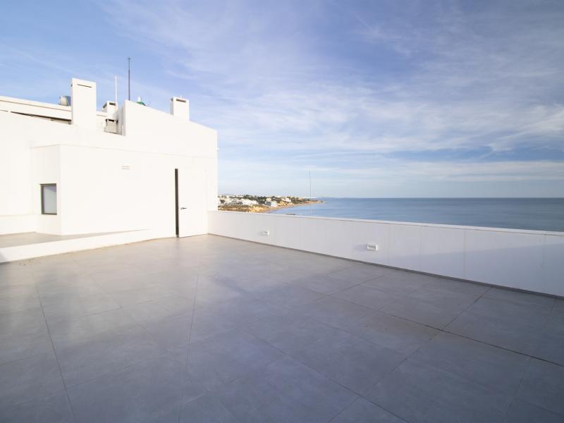Renovated Contemporary 3-Bedroom Villa , Albufeira 