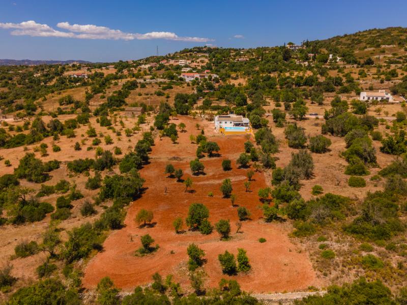 Single Story 4 Bedroom Villa with Large Plot near Paderne , Silves 