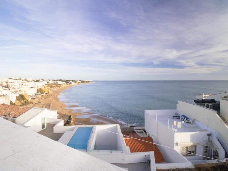 Renovated Contemporary 3-Bedroom Villa , Albufeira 