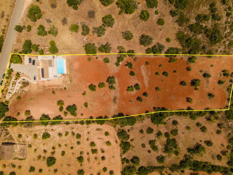 Single Story 4 Bedroom Villa with Large Plot near Paderne , Silves 