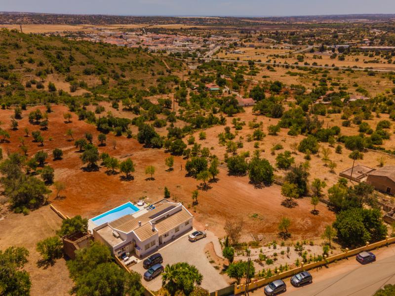 Single Story 4 Bedroom Villa with Large Plot near Paderne , Silves 
