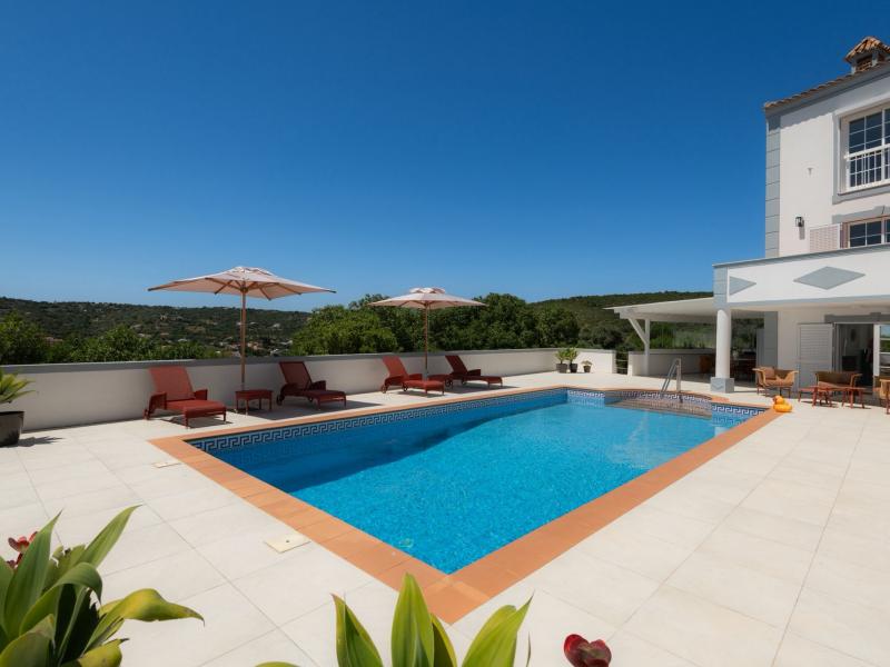 Impressively Spacious Luxury 3 Bedroom Villa in Loulé with Sea Views , Loule 