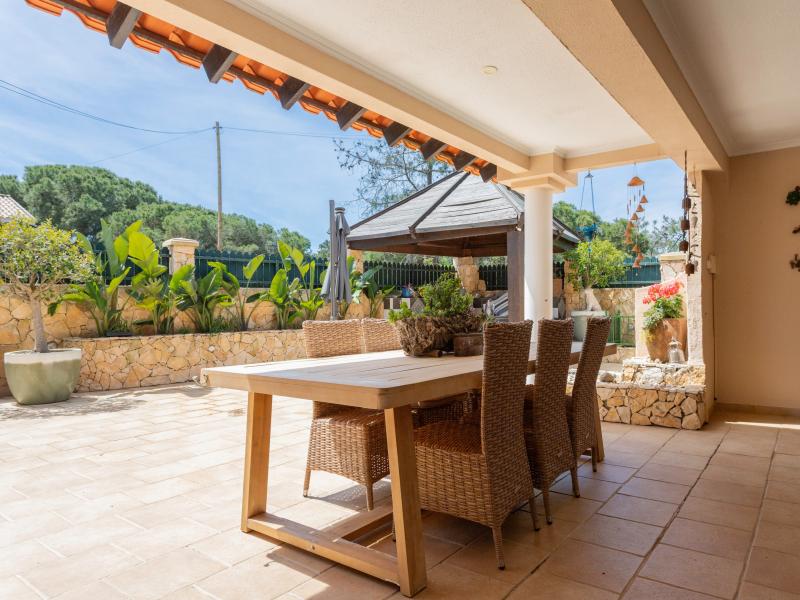 Algarve Villa for Sale in Galé – Coastal Living Near Albufeira | Luxury gym in a real estate listing