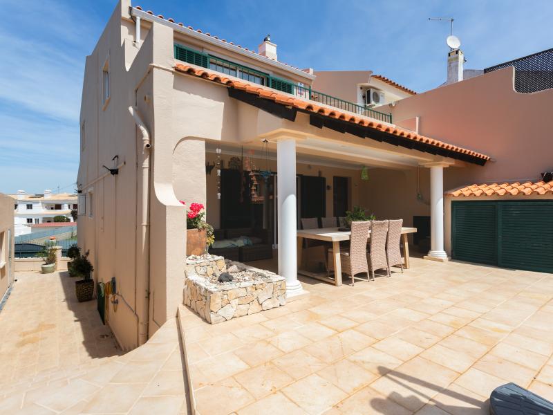 Algarve Villa for Sale in Galé – Coastal Living Near Albufeira | Luxury villa for sale with stunning views and modern design
