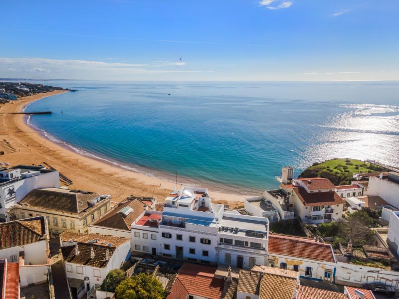 Renovated Contemporary 3-Bedroom Villa , Albufeira 
